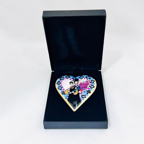 P. Buckley Moss Stars of Love Porcelain Brooch/Pendant Vintage 2000 - Picture 3 of 9